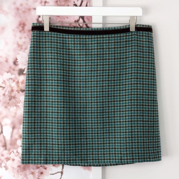Banana Republic Dresses & Skirts - Banana Republic Houndstooth Wool Skirt